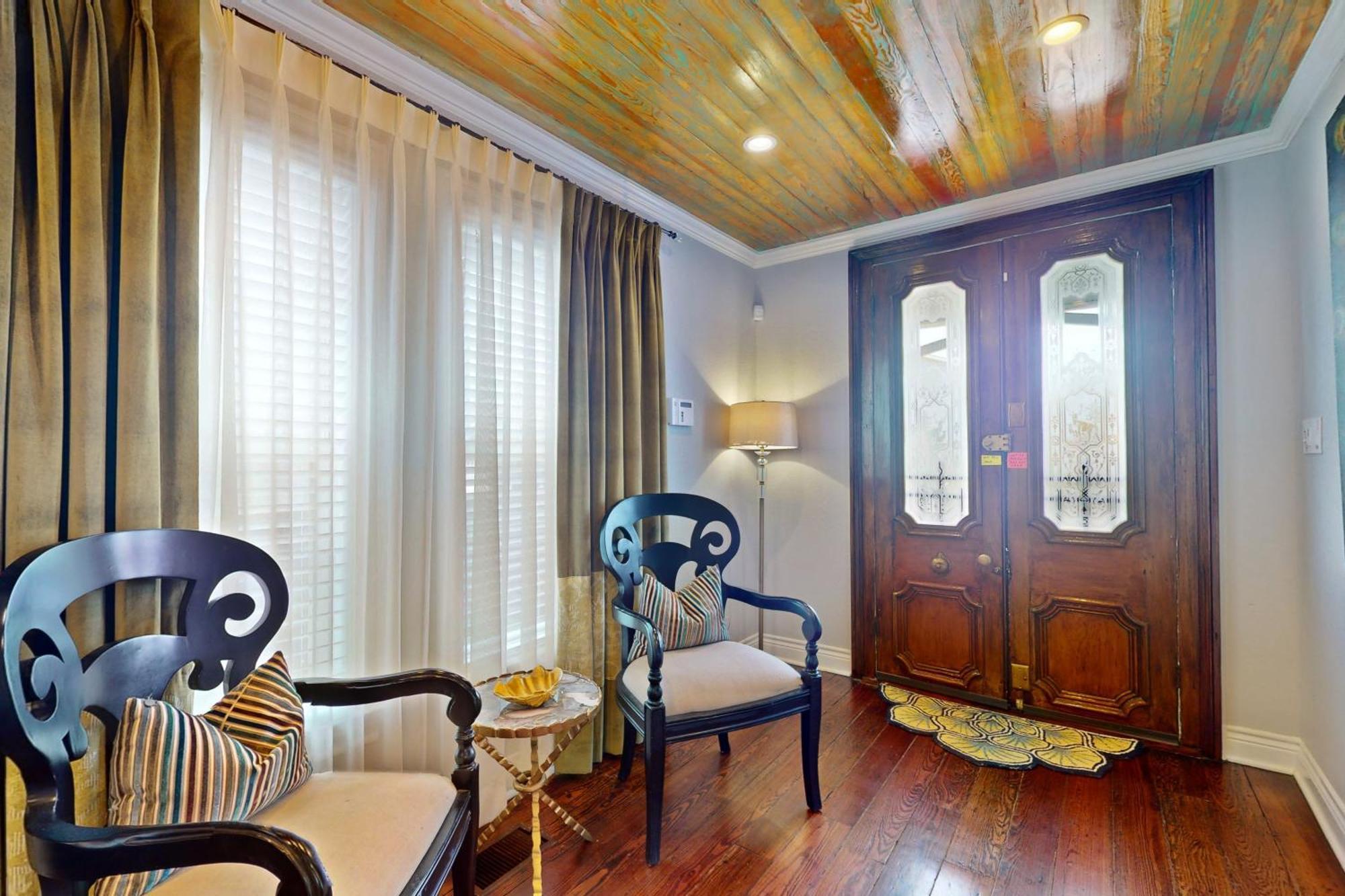 The Beachy & Charming Whale Galveston Room photo