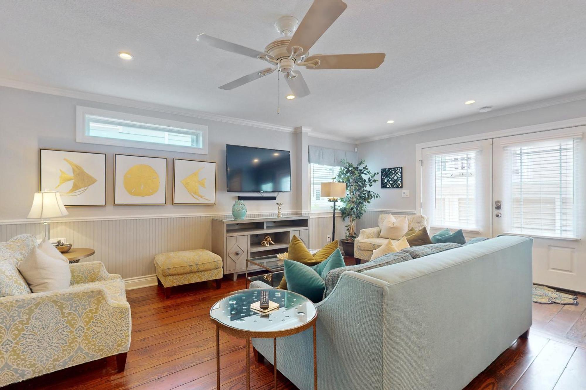 The Beachy & Charming Whale Galveston Room photo