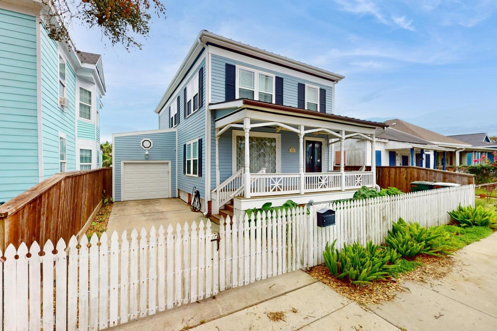 The Beachy & Charming Whale Galveston Room photo